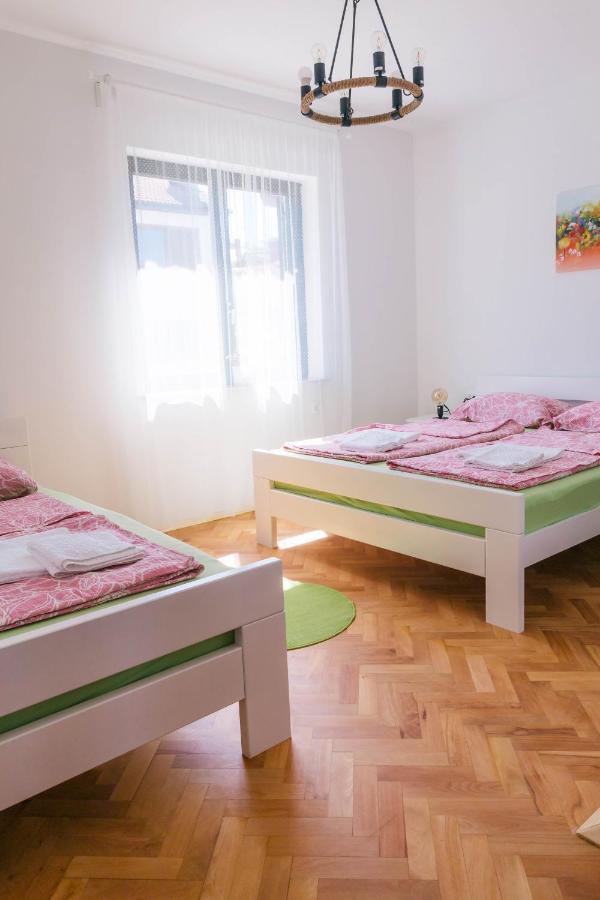 Sobe Kaki In Kivi Hostel Izola Kültér fotó