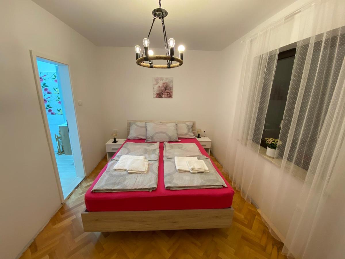 Sobe Kaki In Kivi Hostel Izola Kültér fotó