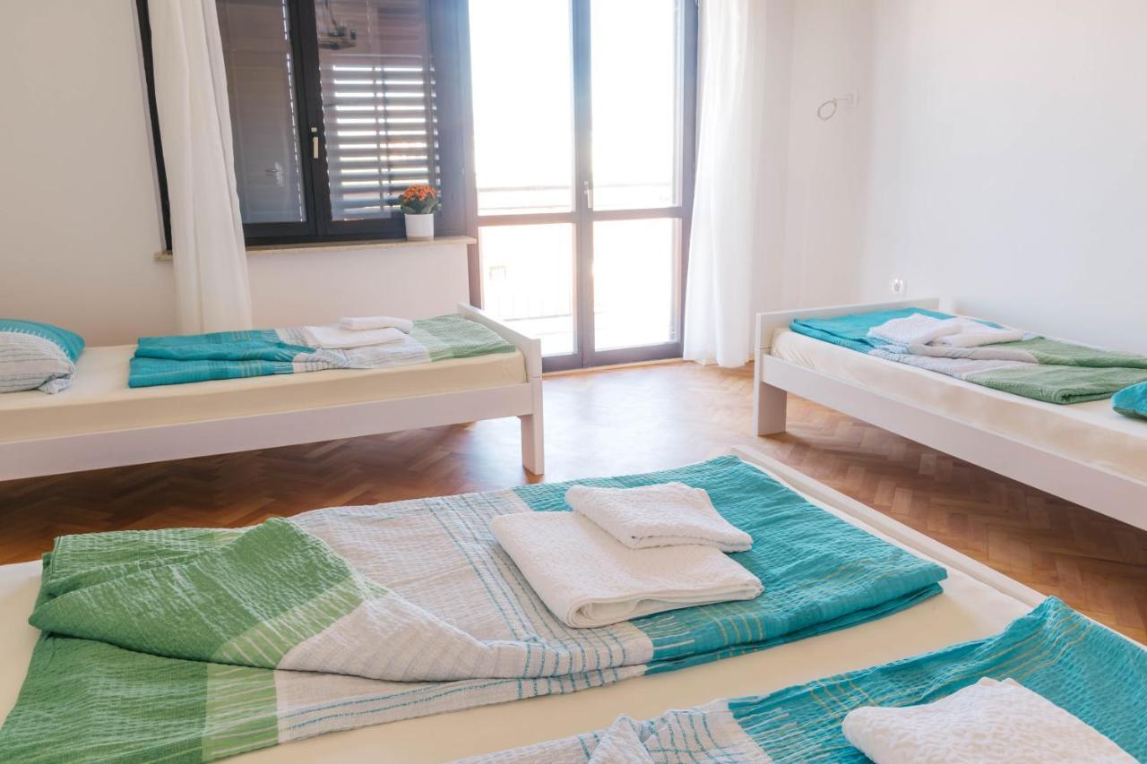 Sobe Kaki In Kivi Hostel Izola Kültér fotó