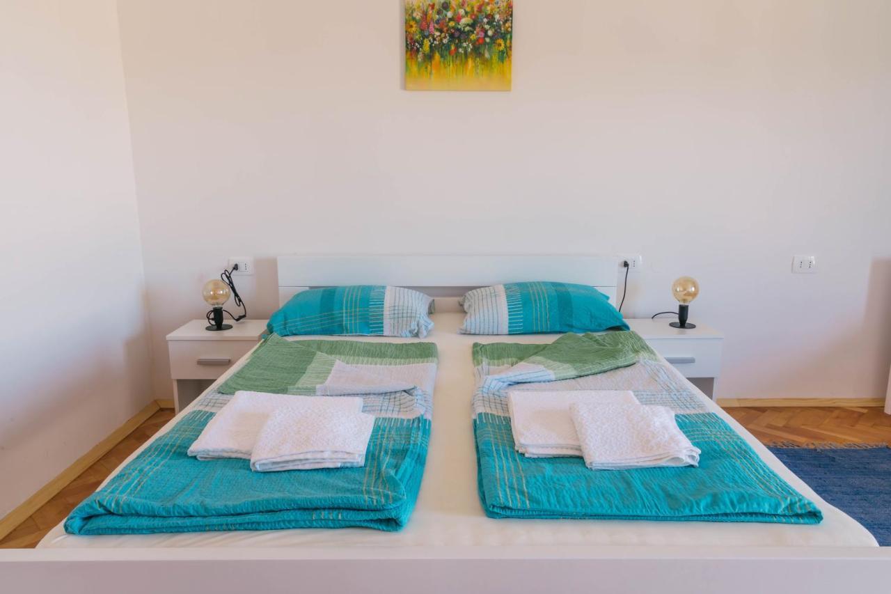 Sobe Kaki In Kivi Hostel Izola Kültér fotó