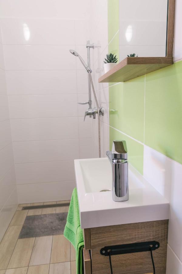 Sobe Kaki In Kivi Hostel Izola Kültér fotó